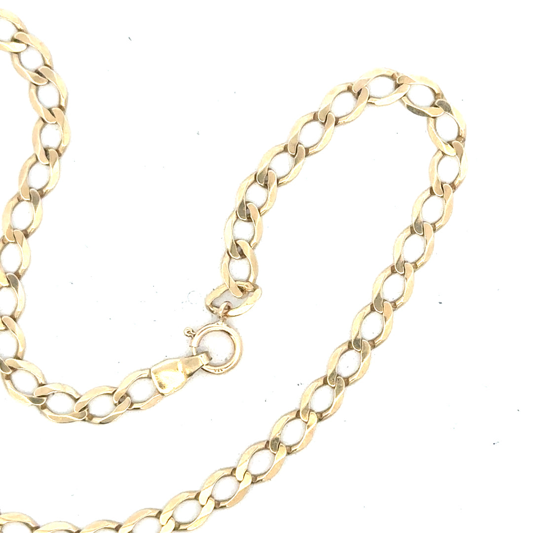 9ct yellow gold curb bracelet weighing 3.9g, unbranded, featuring classic chain links, shown in a close-up image.