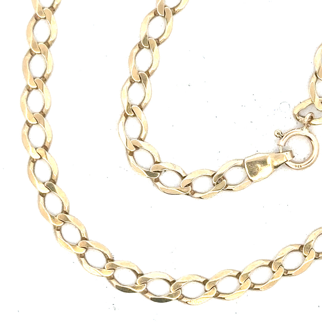 9ct yellow gold curb bracelet, unbranded, with a 3.9g weight, featuring classic linked chain design.