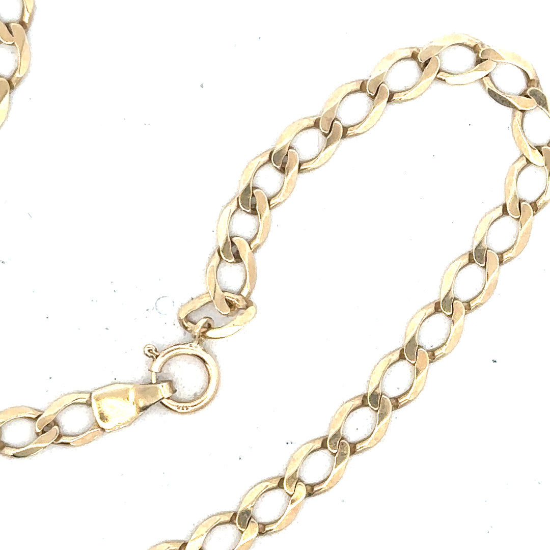 9ct yellow gold curb bracelet weighing 3.9g, unbranded, featuring classic linked chain design, shown on a neutral background.