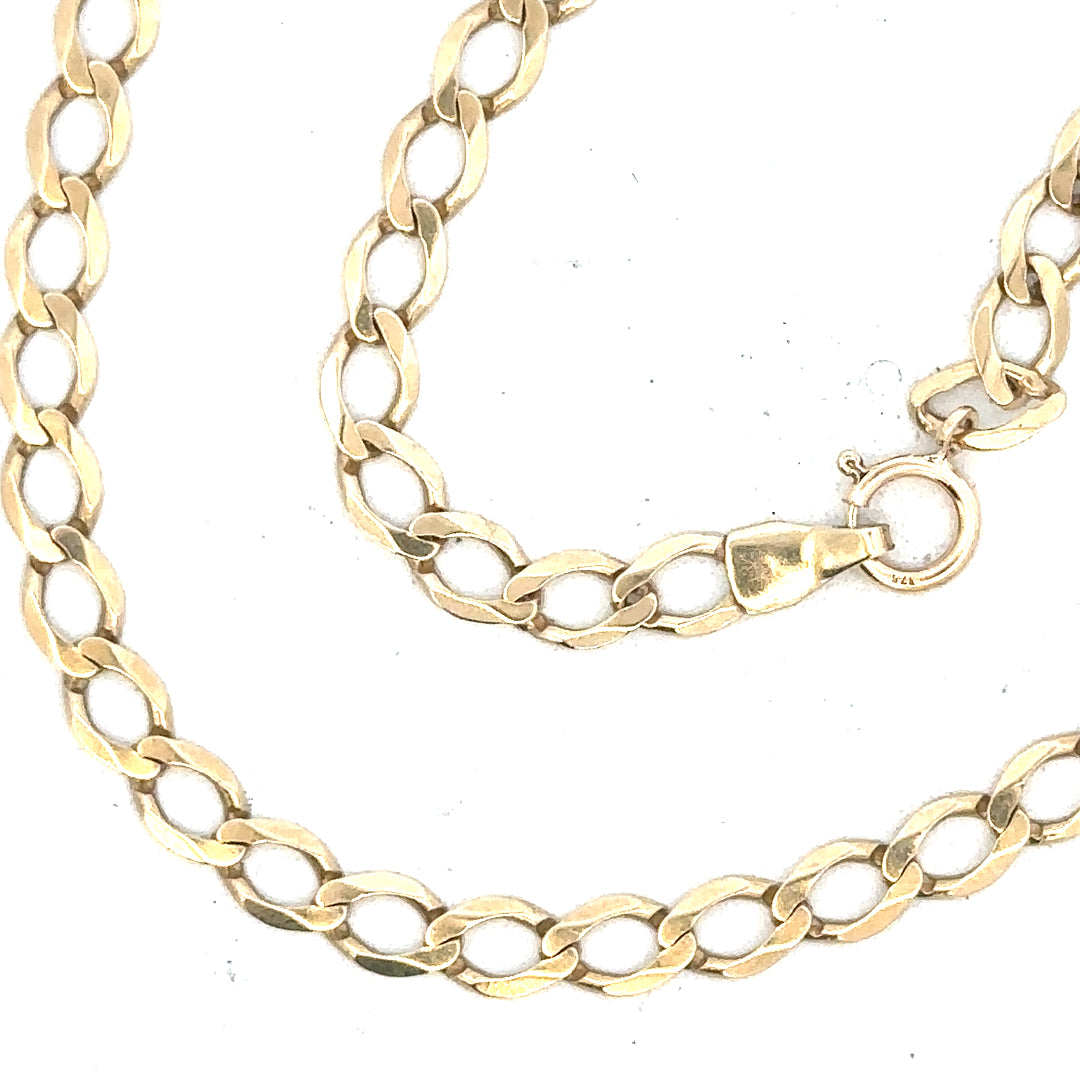 9ct yellow gold curb bracelet weighing 3.9g, unbranded, featuring classic interlocking links on a clean background.