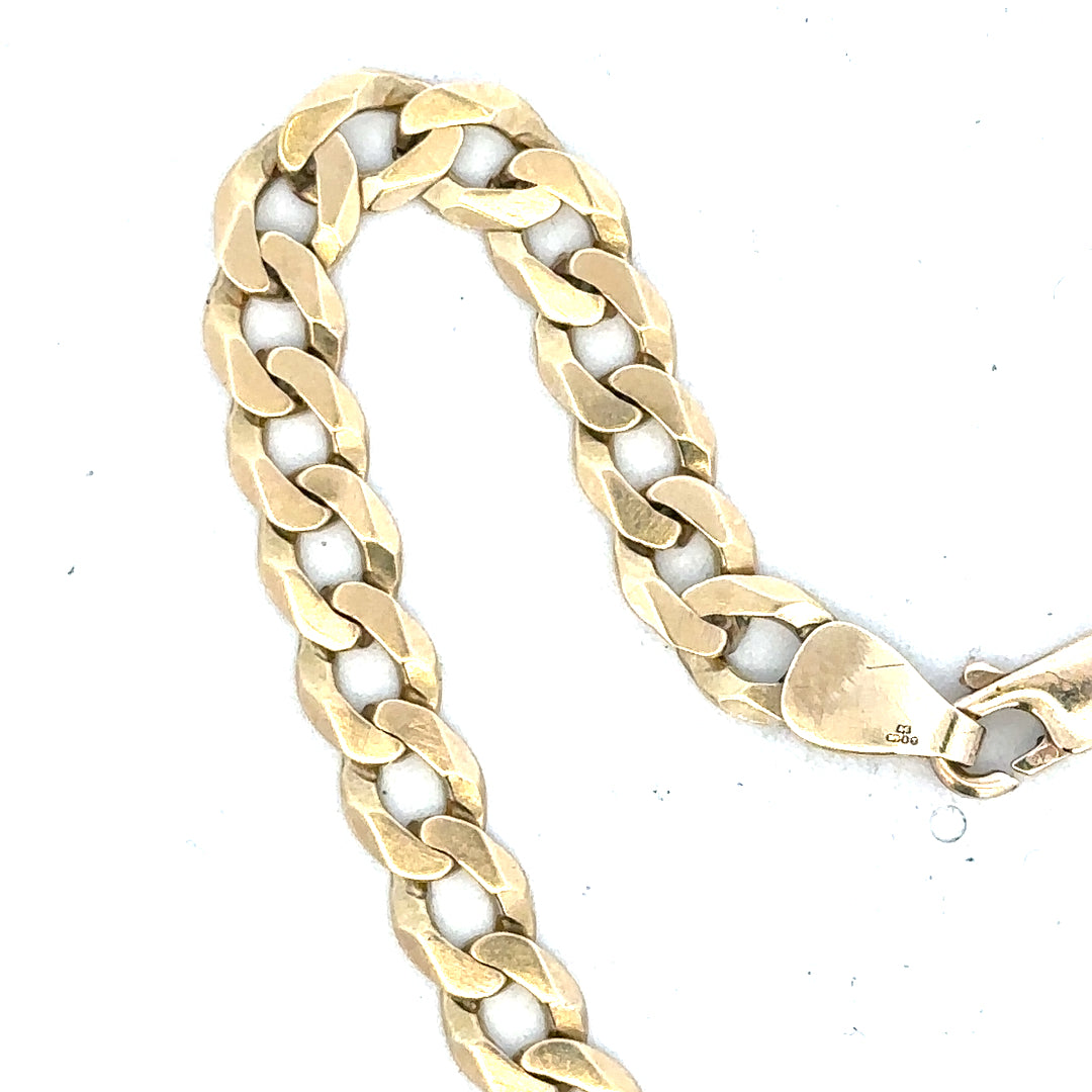 9ct yellow gold curb bracelet with a sleek chain design, weighing 8.3g, showcasing fine craftsmanship and classic jewelry style.