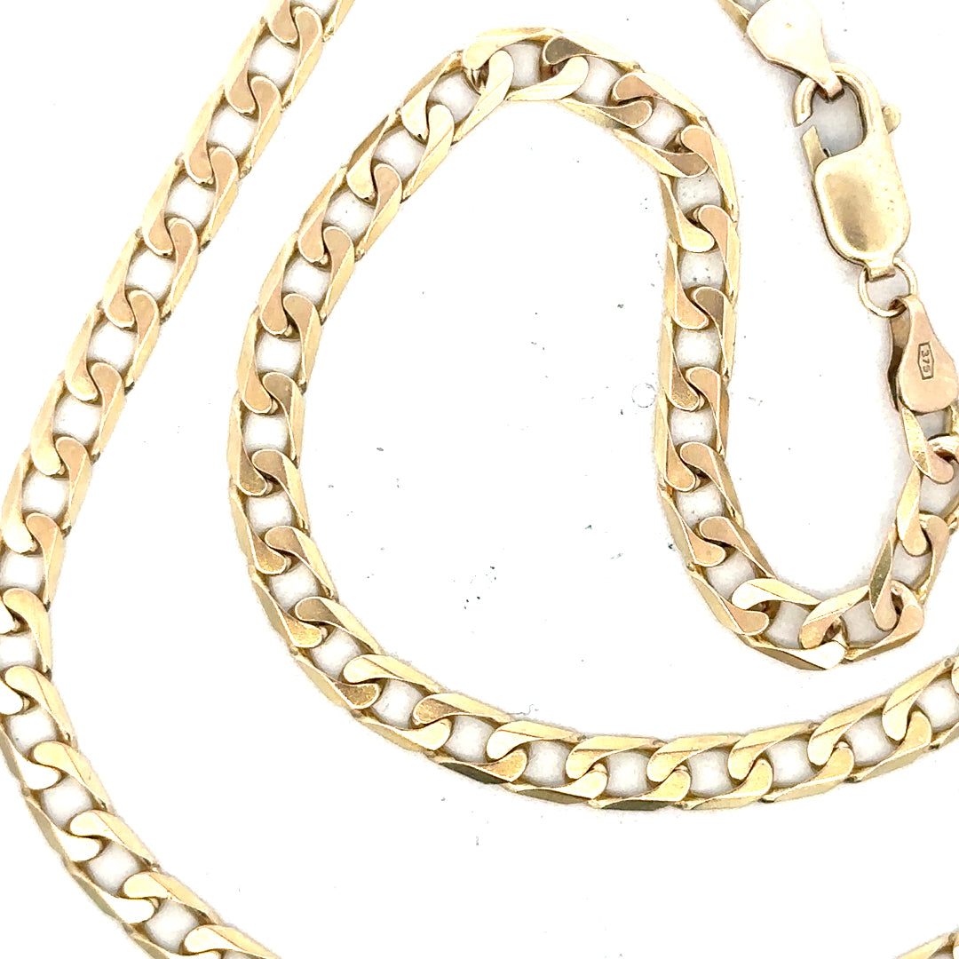 9ct yellow gold curb chain weighing 15.9g, unbranded jewelry with a classic linked design, shown on a plain background.
