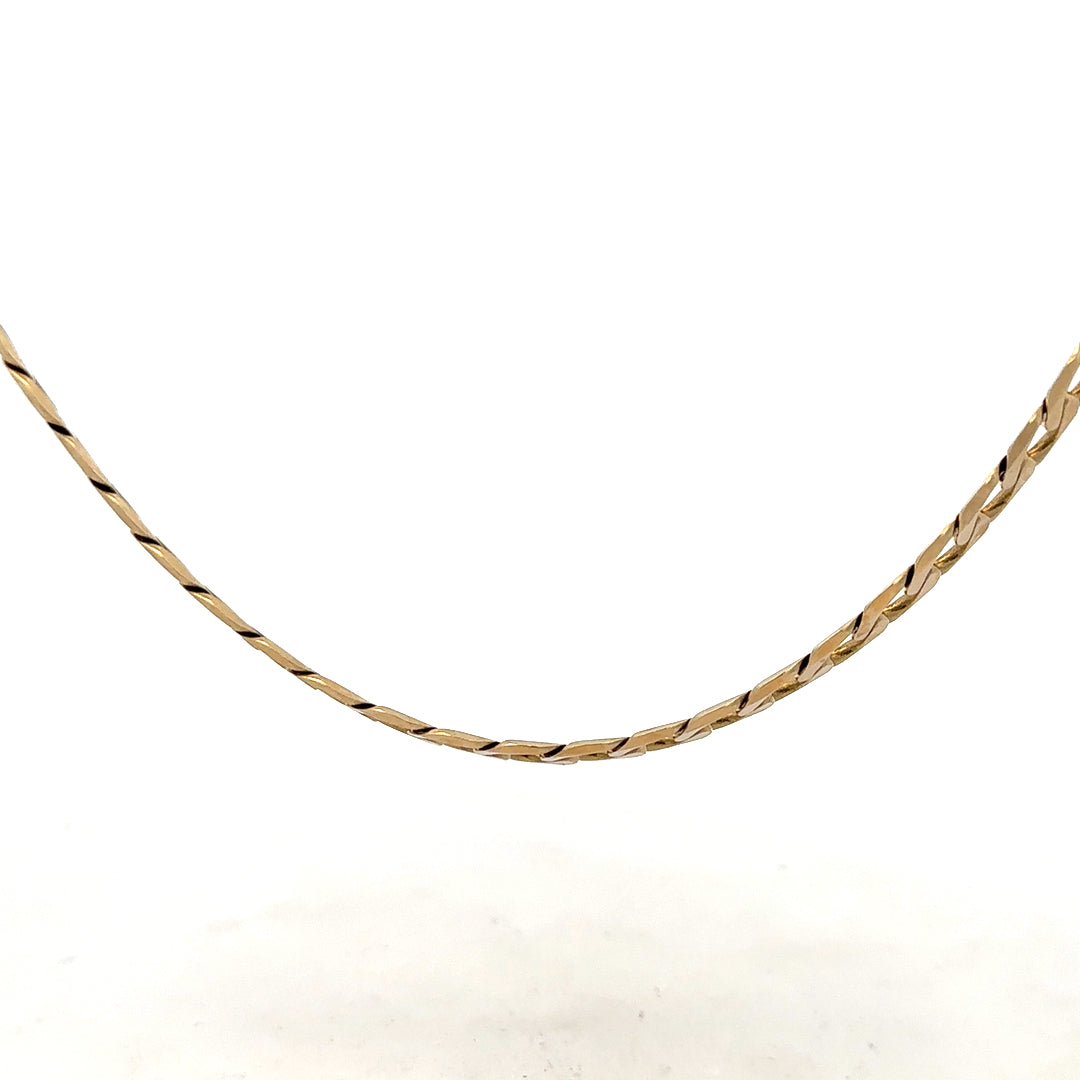 9ct yellow gold curb chain weighing 30.3g, unbranded jewelry chain with a classic curb link design.