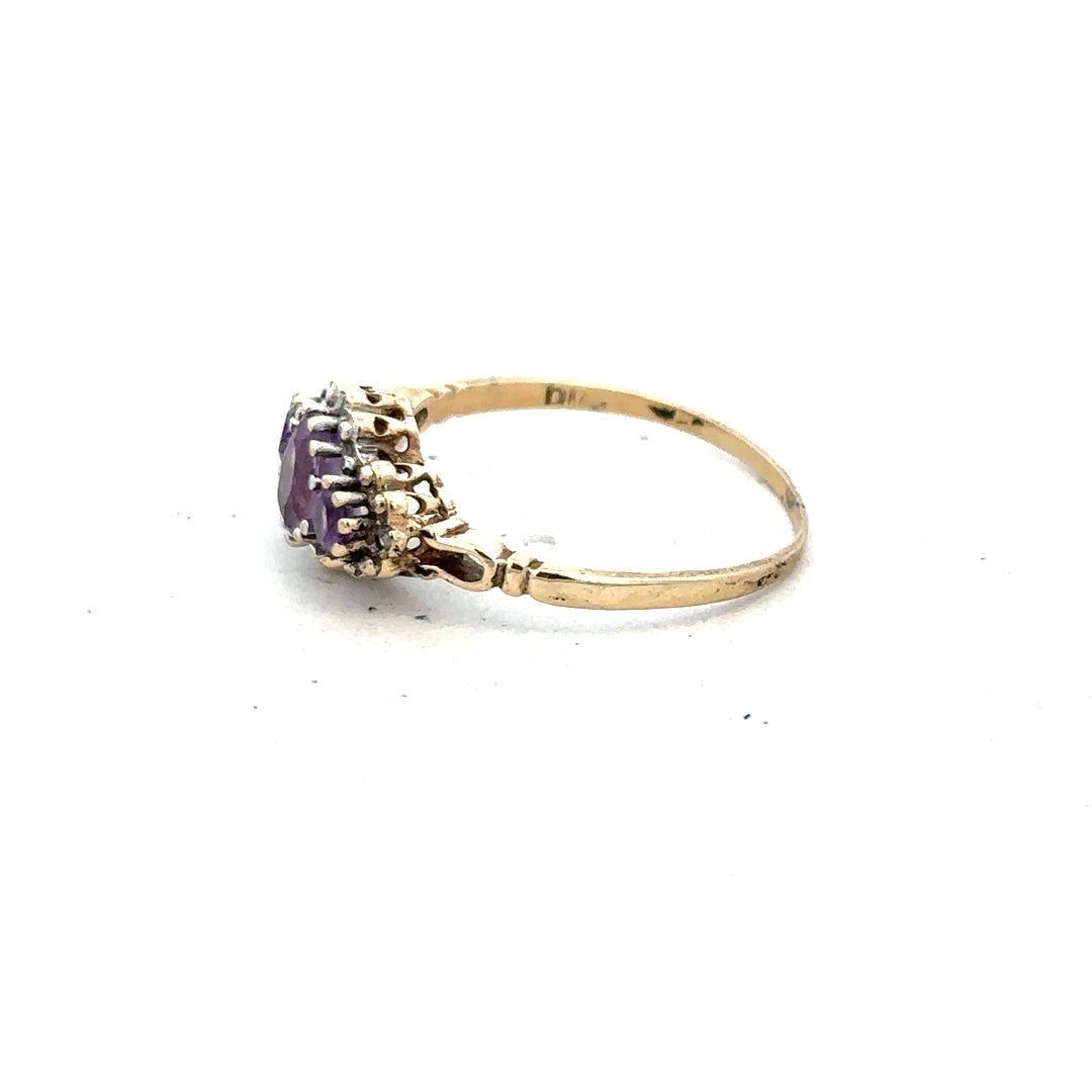 9ct yellow gold ring with diamond and amethyst, size Q, featuring a detailed gemstone design.