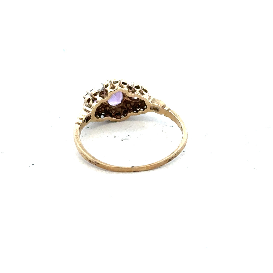 9ct yellow gold ring featuring a diamond and amethyst gemstone, size Q, with a detailed, elegant design.