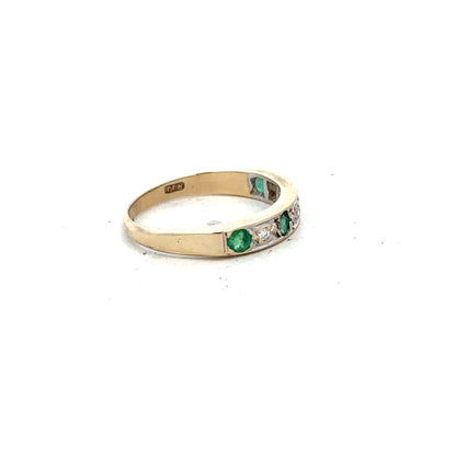 9ct yellow gold diamond and emerald ring in size K, featuring a central diamond and emerald accents, unbranded jewelry accessory