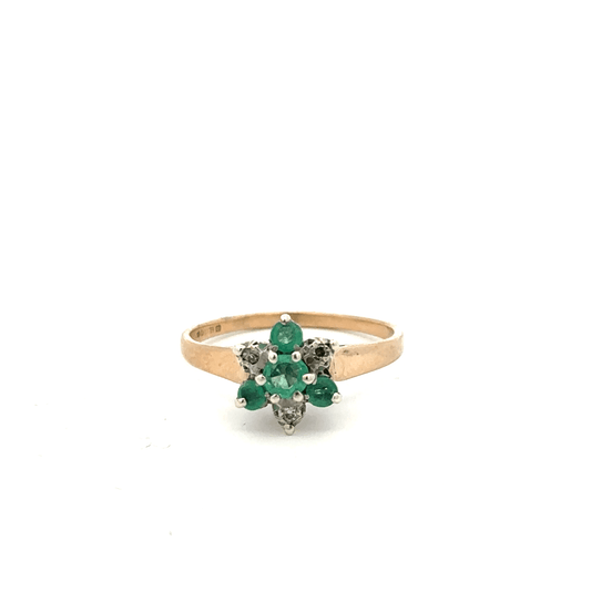 9ct yellow gold ring with diamond and emerald accents, size O, featuring a detailed gemstone design.