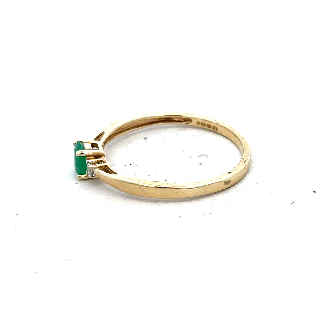 9ct yellow gold ring with diamond and emerald accents, size S, unbranded jewelry, detailed close-up of the elegant design.