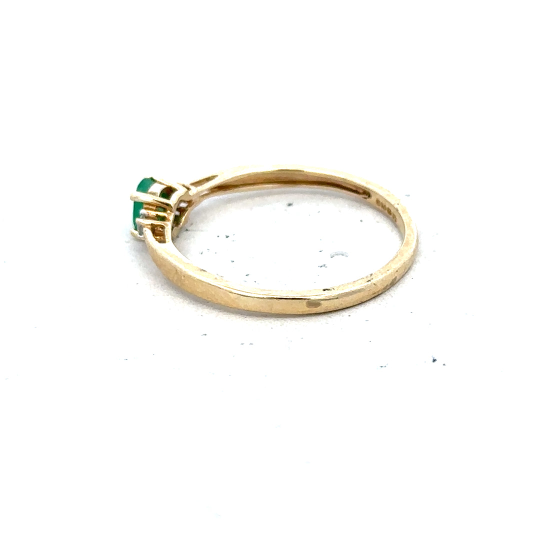 9ct yellow gold diamond and emerald ring, size S, featuring sparkling gemstones and intricate gold band design.
