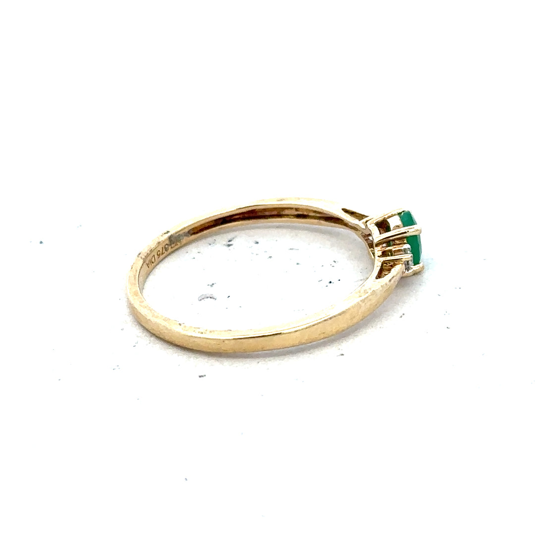 9ct yellow gold ring with diamond and emerald accents, size S, unbranded jewelry featuring elegant gemstone detailing.