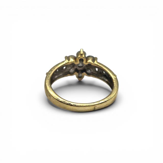 9ct yellow gold diamond cluster ring with sparkling diamonds, showcasing a elegant design and fine craftsmanship.