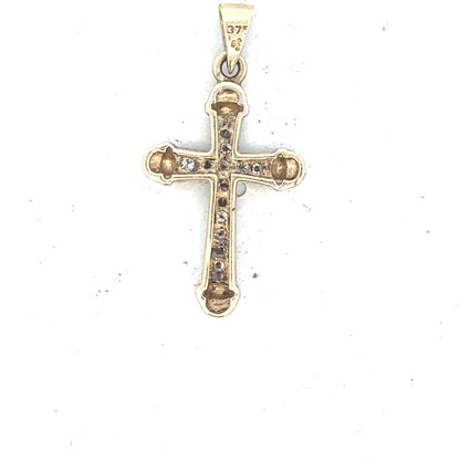 9ct yellow gold diamond pendant weighing 1.7g, featuring a sparkling diamond set in a classic design.