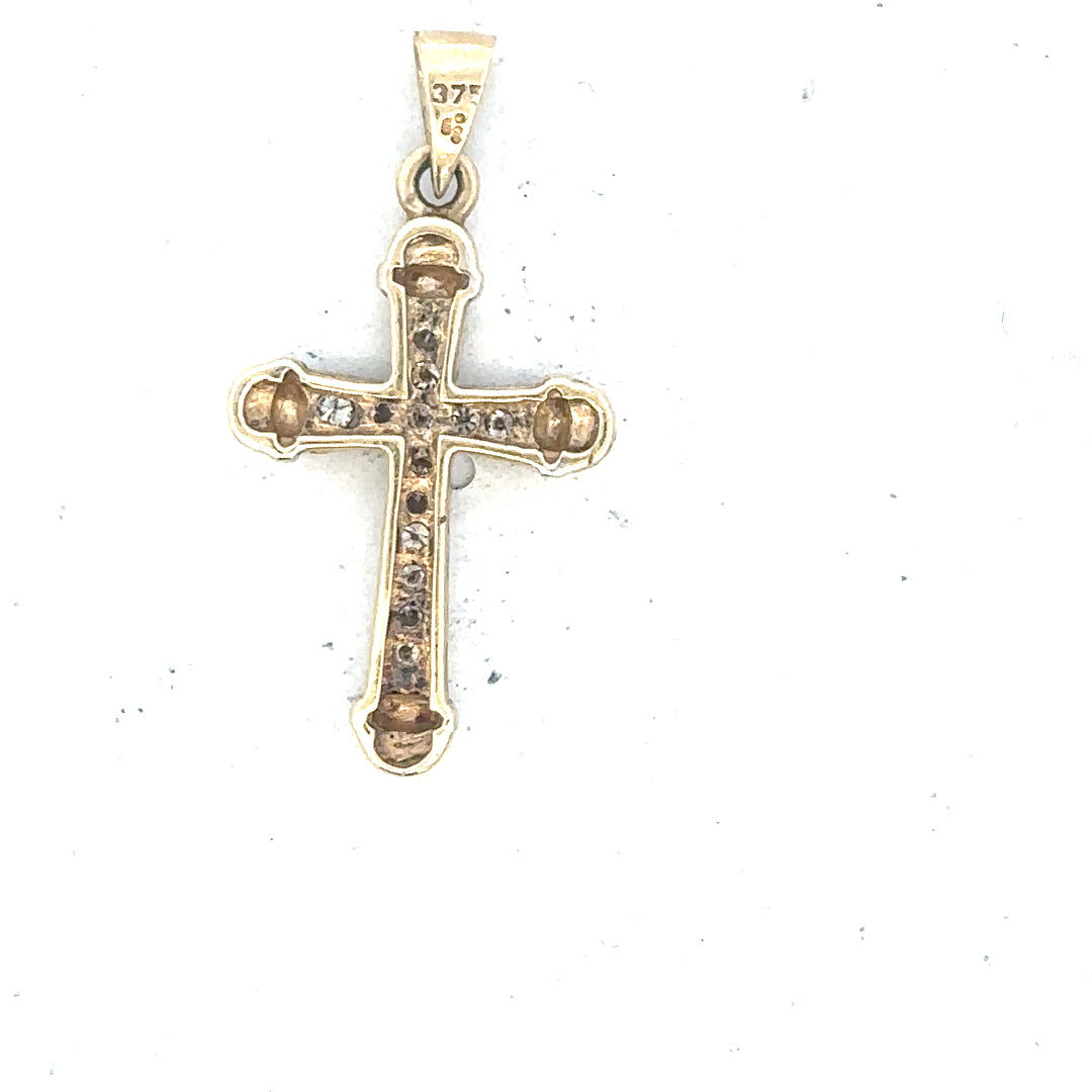 9ct yellow gold diamond pendant showing a delicate gold chain with a sparkling diamond centerpiece, weight 1.7g.