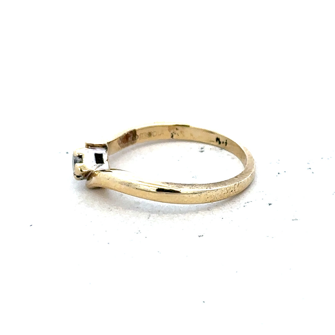 9ct yellow gold diamond ring in size K 1/2 with 2.3g, featuring a classic design and sparkling diamonds.