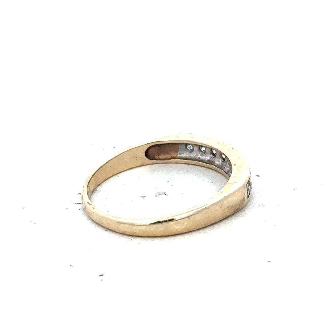 9ct yellow gold diamond ring in size K1/2, featuring a sparkling diamond centerpiece and a sleek band design.