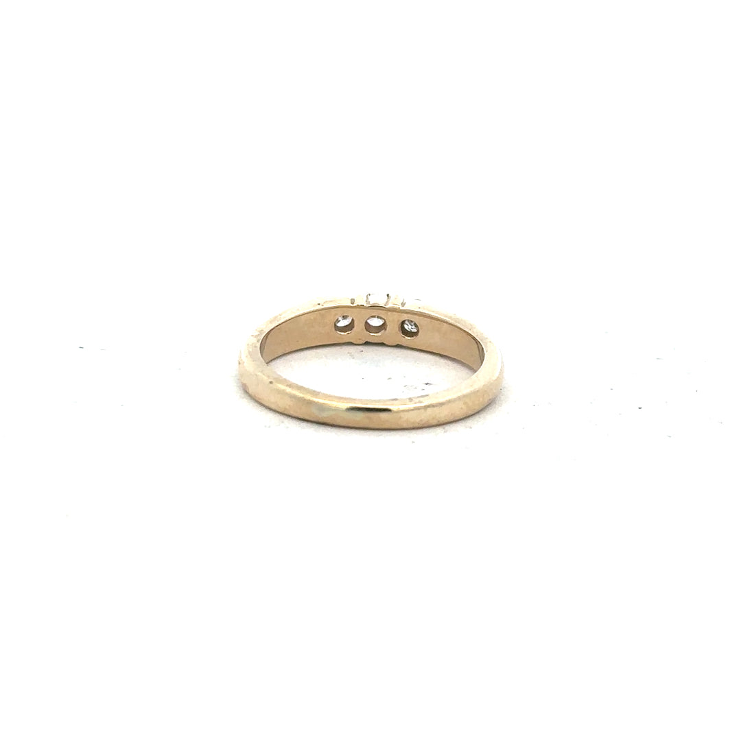 9ct yellow gold diamond ring in size M, featuring a sparkling diamond setting, unbranded jewelry accessory.