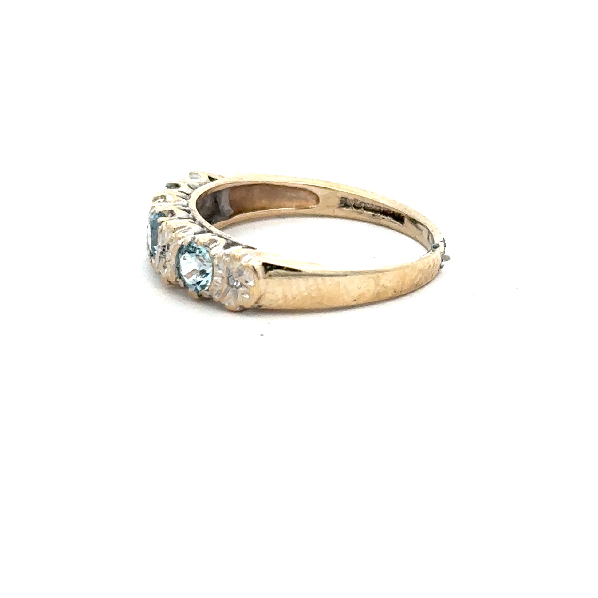 9ct yellow gold diamond ring in size M1/2, featuring a sparkling diamond centerpiece, unbranded jewelry accessory for women.
