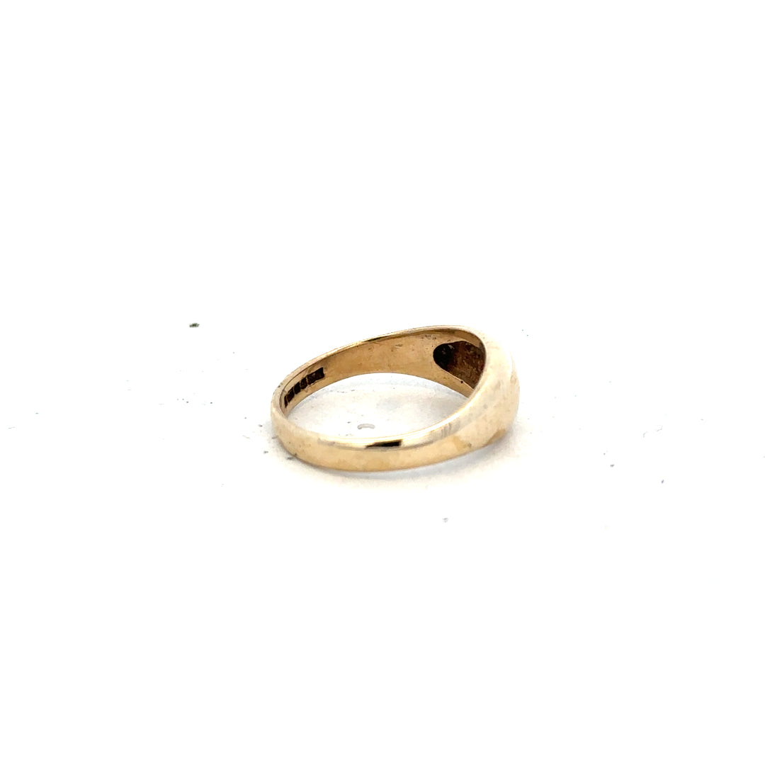 9ct yellow gold diamond ring in size N with a sparkling central diamond, elegant jewelry piece with a smooth band.