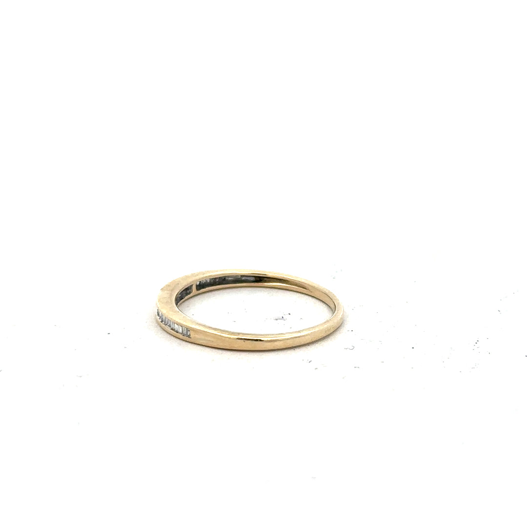 9ct yellow gold diamond ring in size N1/2, featuring a sparkling diamond setting, unbranded jewelry for elegant wear.