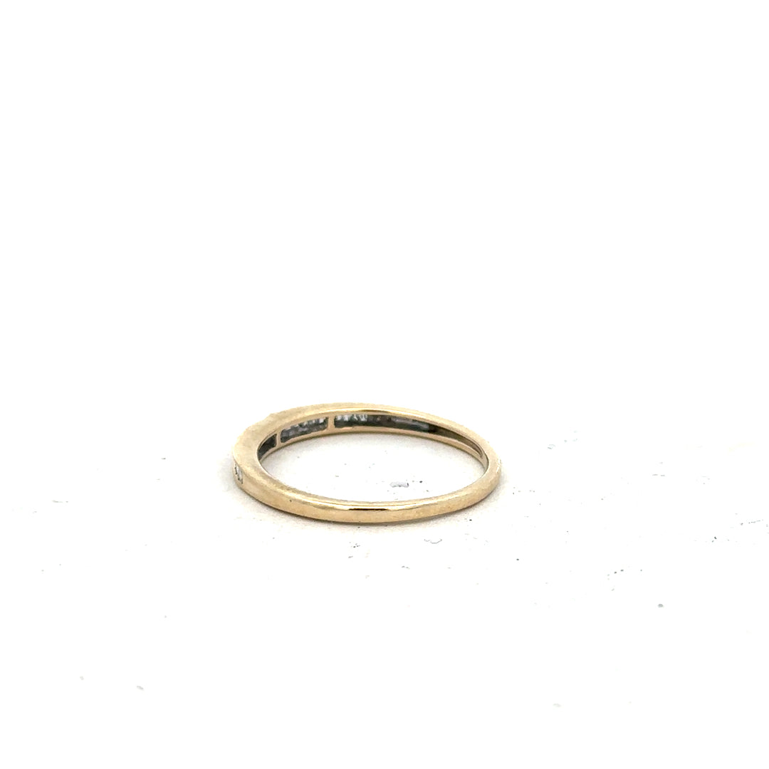 9ct yellow gold diamond ring in size N1/2 with a sparkling diamond, unbranded jewelry design.