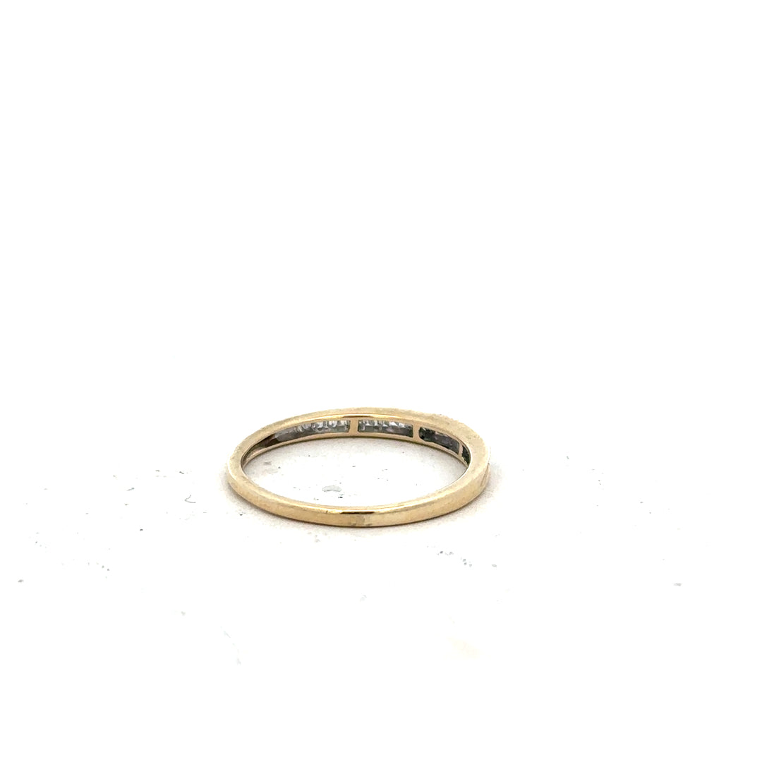9ct yellow gold diamond ring in size N1/2, featuring a sparkling diamond, unbranded jewelry piece with elegant design