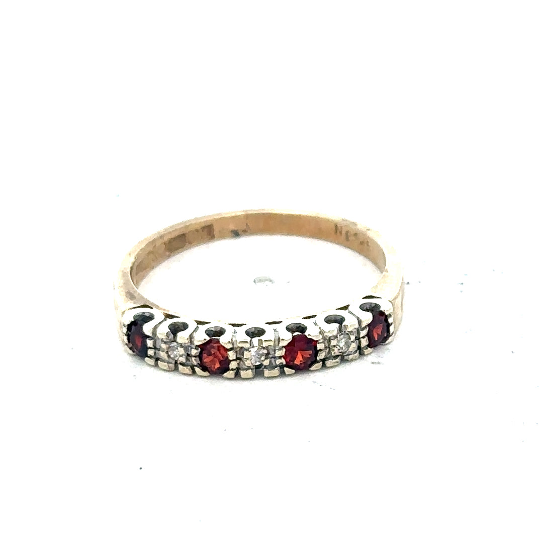 9ct yellow gold diamond ring in size O with sparkling diamonds, unbranded jewelry, elegant and classic design.