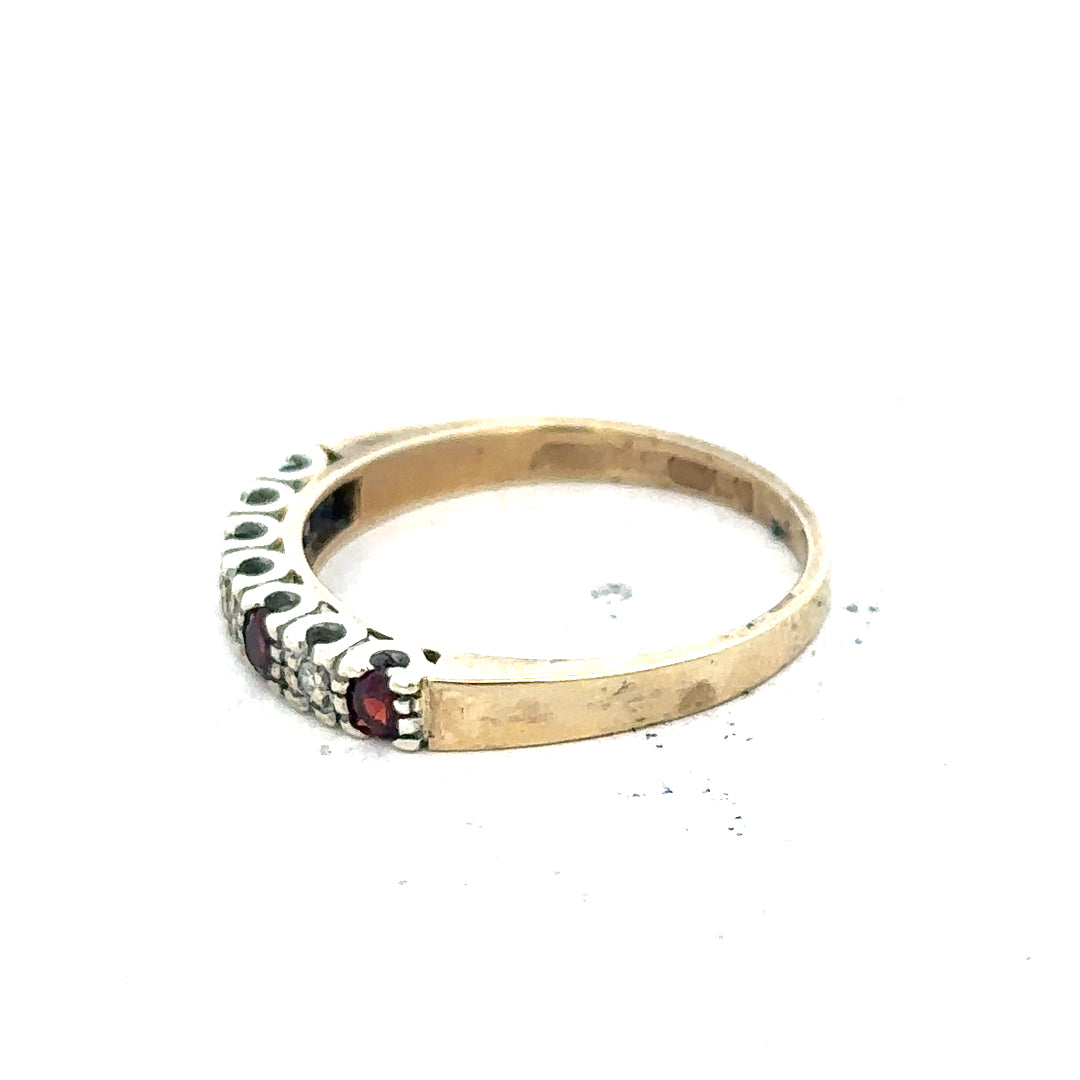 9ct yellow gold diamond ring in size O, featuring a sparkling central diamond and elegant band design.
