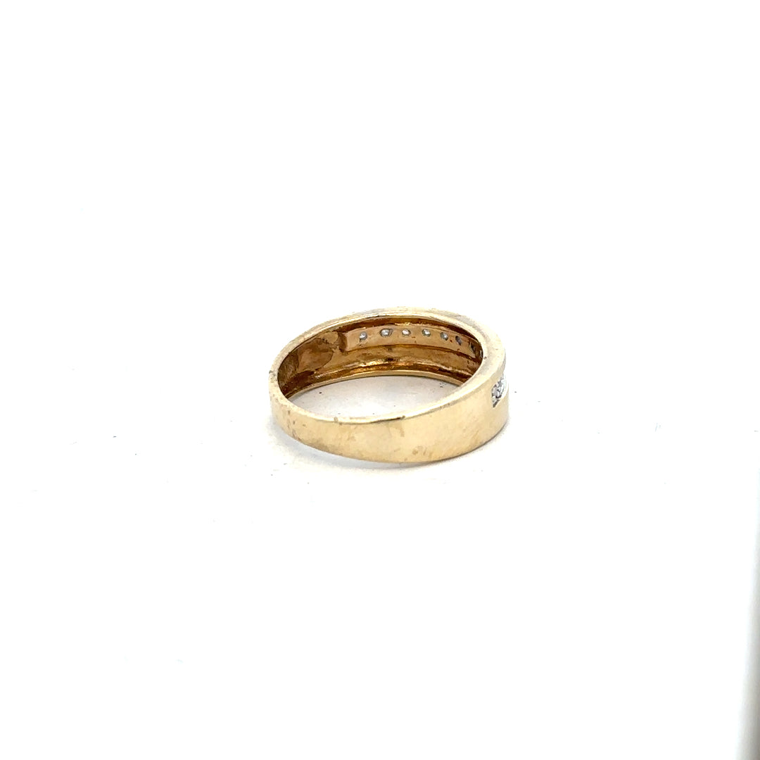 9ct yellow gold diamond ring in size P with a sparkling central diamond, unbranded jewelry piece.