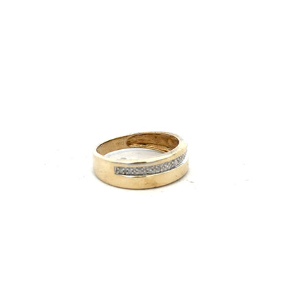 9ct yellow gold diamond ring in size P with sparkling diamonds, elegant jewelry piece, unbranded.