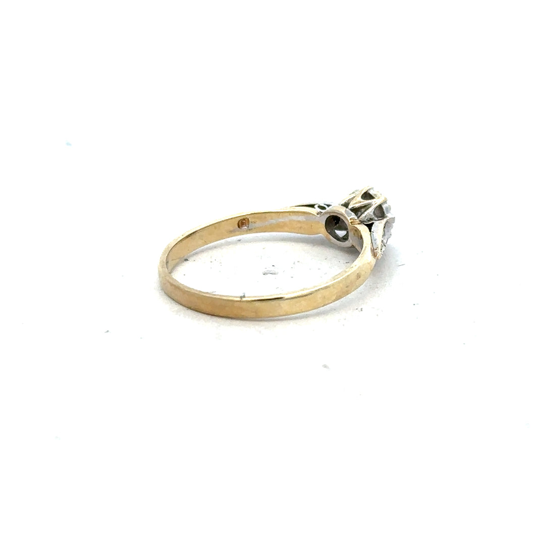 9ct yellow gold diamond ring in size P with sparkling diamonds, featuring a classic design and unbranded craftsmanship.
