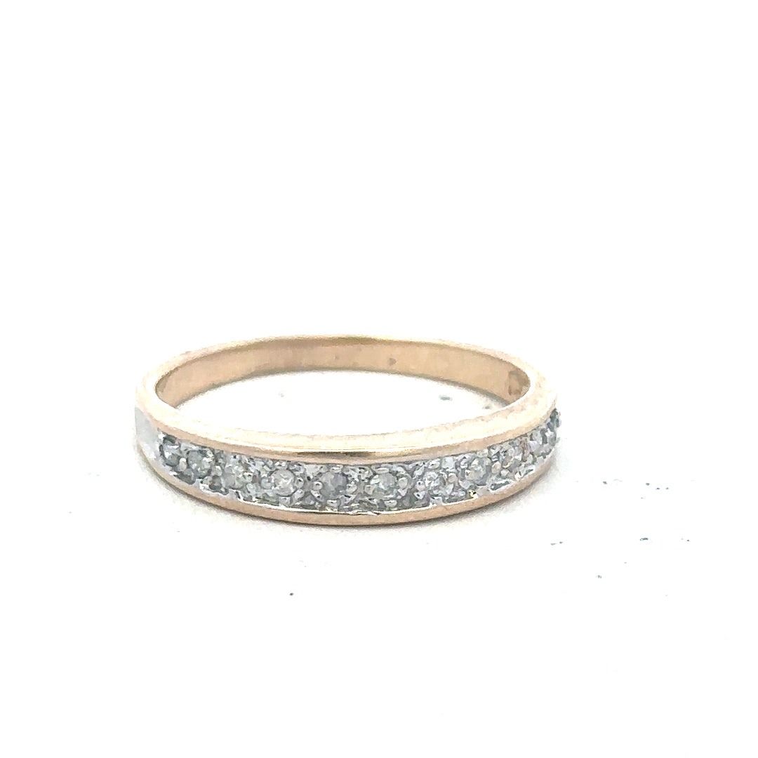 9ct yellow gold diamond ring in size Q, featuring a sparkling diamond set in an elegant unbranded jewelry design.