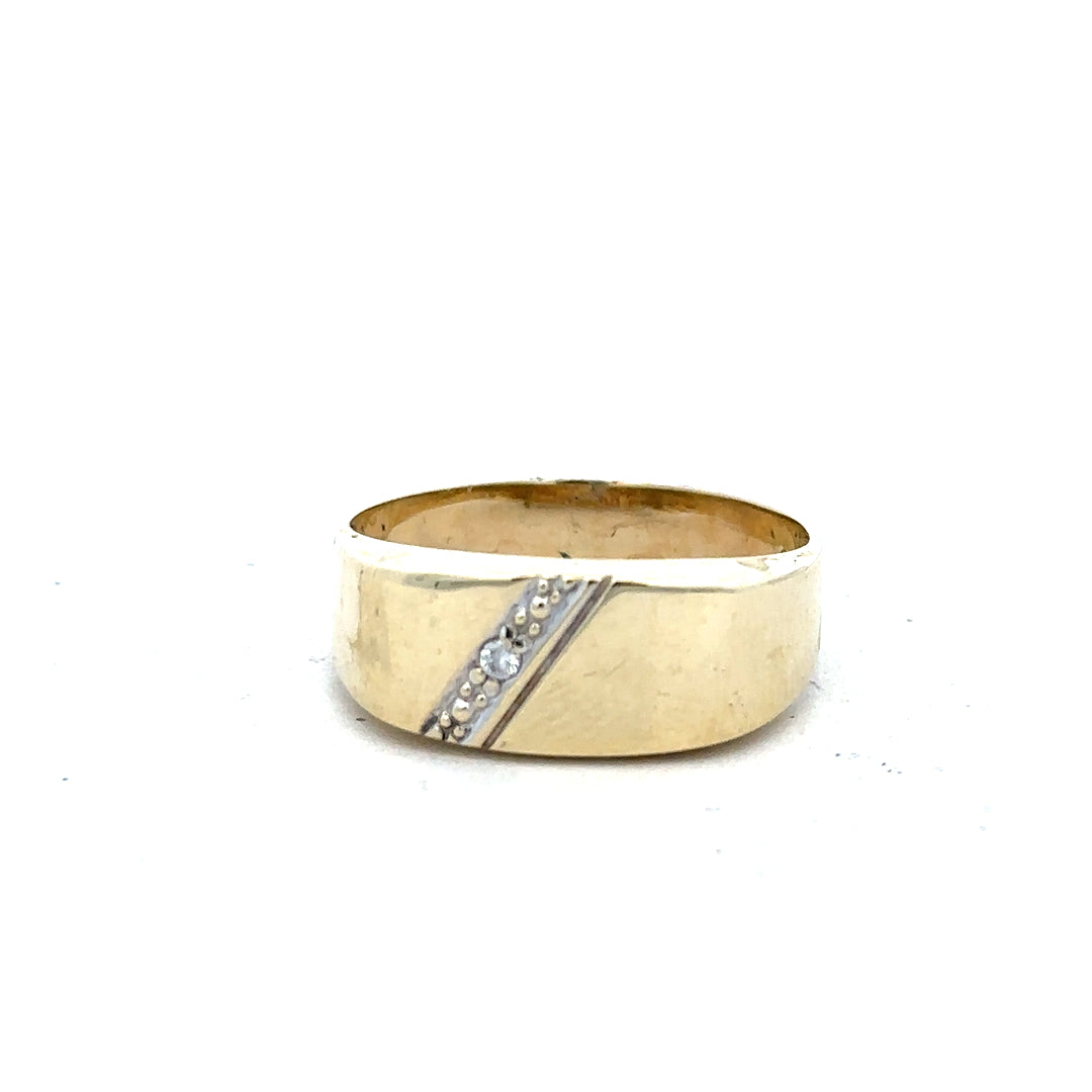 9ct yellow gold diamond ring in size V featuring a sparkling central diamond, unbranded jewelry piece with elegant design.
