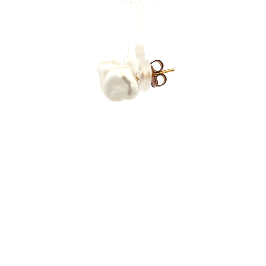 9ct yellow gold earrings weighing 2.6g, featuring a simple and elegant design, unbranded jewelry for everyday wear.