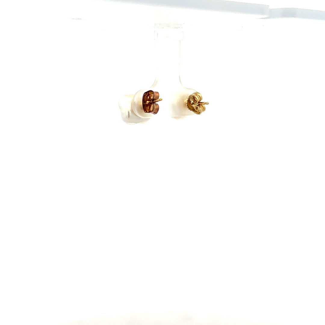 9ct yellow gold earrings, lightweight jewelry with a classic design, weighing 2.6g, unbranded elegant ear accessories