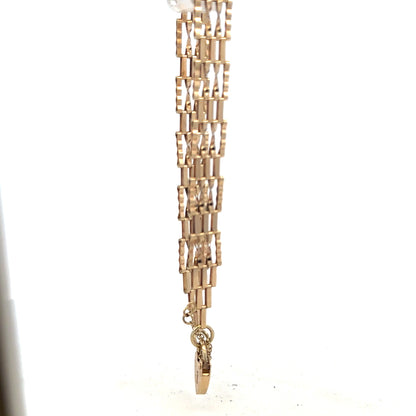 9ct yellow gold gate bracelet weighing 5.8g, unbranded, with linked design and secure clasp, shown in close-up image.