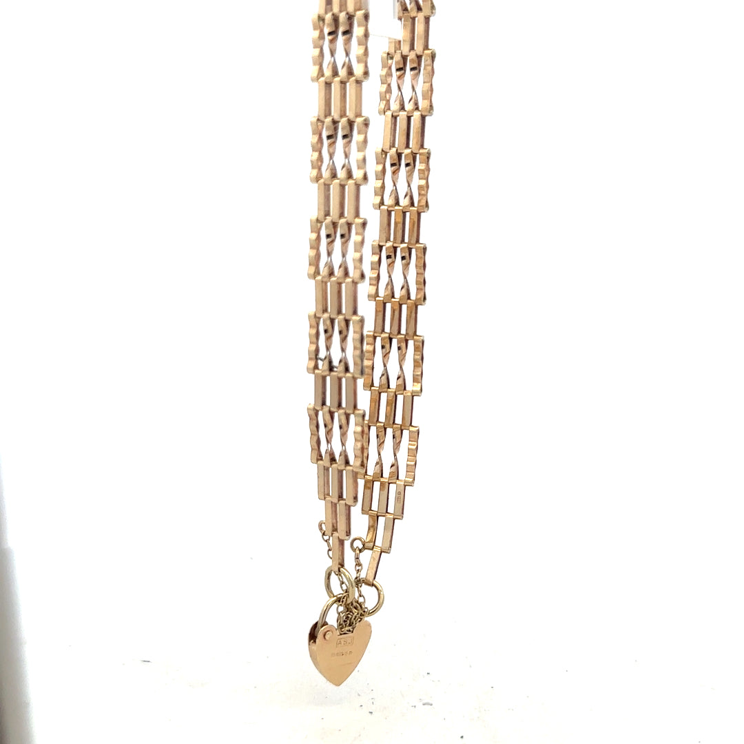 9ct yellow gold gate bracelet with a secure clasp, weighing 5.8g, featuring a classic chain link design.