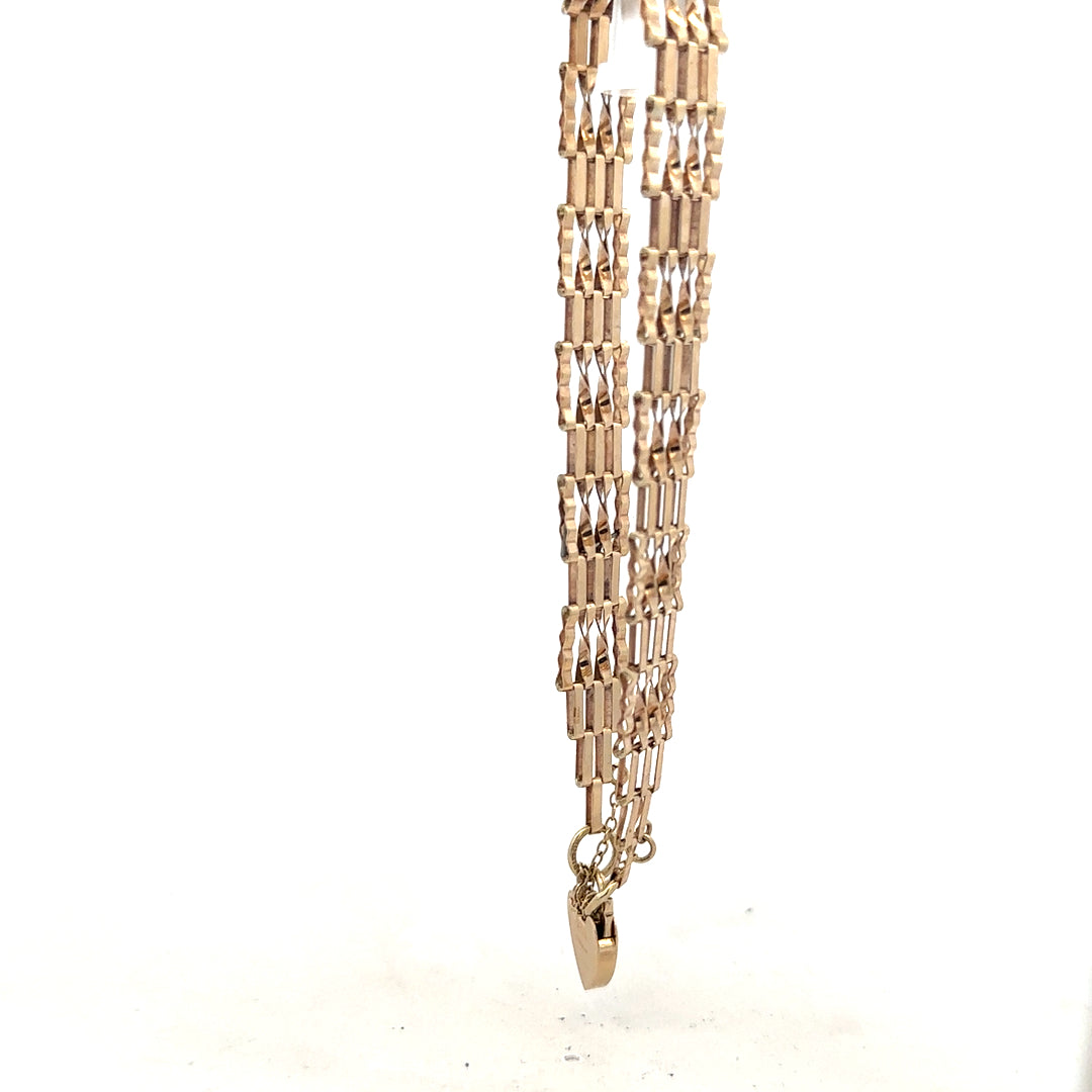 9ct yellow gold gate bracelet with a secure clasp, weighing 5.8g, featuring a classic chain design, unbranded jewelry accessory.