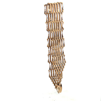 9ct yellow gold gate bracelet with a secure clasp, weighing 7.4g, featuring classic linked design and polished finish.