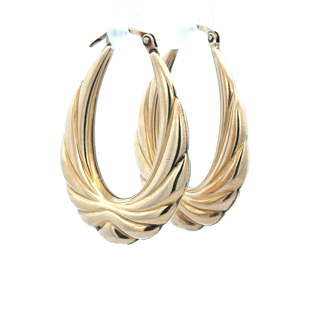 9ct yellow gold hoop earrings weighing 3.8g, stylish unbranded earrings with a classic circular design.