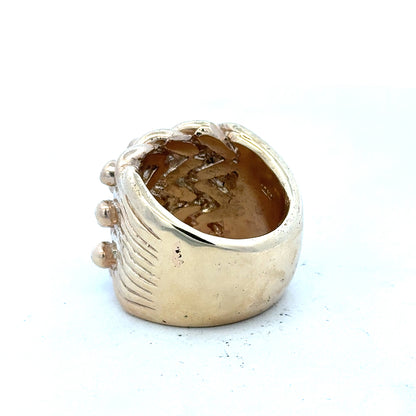 9ct yellow gold keeper ring in size W, unbranded, showcasing a polished band with a secure keeper design.