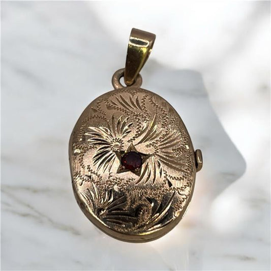 9ct yellow gold pendant locket weighing 3.5g, unbranded, with intricate design, shown in a close-up image.