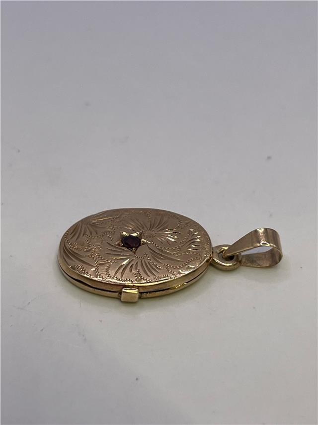 9ct yellow gold pendant locket weighing 3.5g, unbranded, with intricate design and polished finish, shown in a detailed product image.