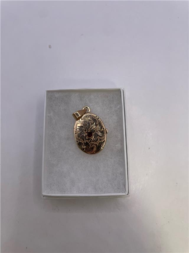 9ct yellow gold pendant locket weighing 3.5g, unbranded, with intricate design visible in this close-up image.