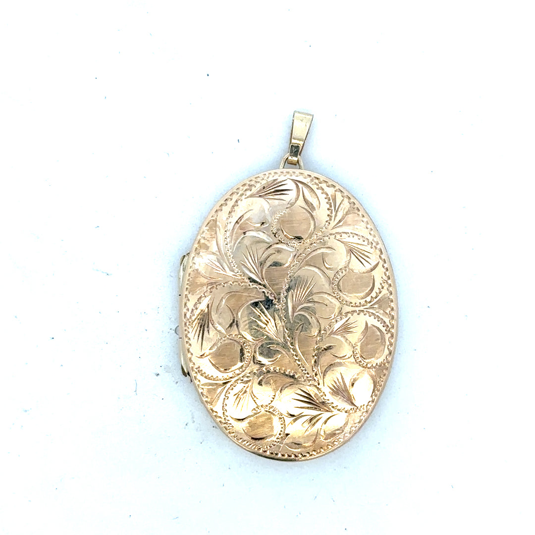 9ct yellow gold locket pendant, unbranded, weighing 13.8g, showcasing a classic design with a polished finish.