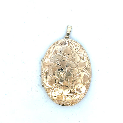 9ct yellow gold locket pendant, unbranded, weighing 13.8g, showcasing a classic design with a polished finish.