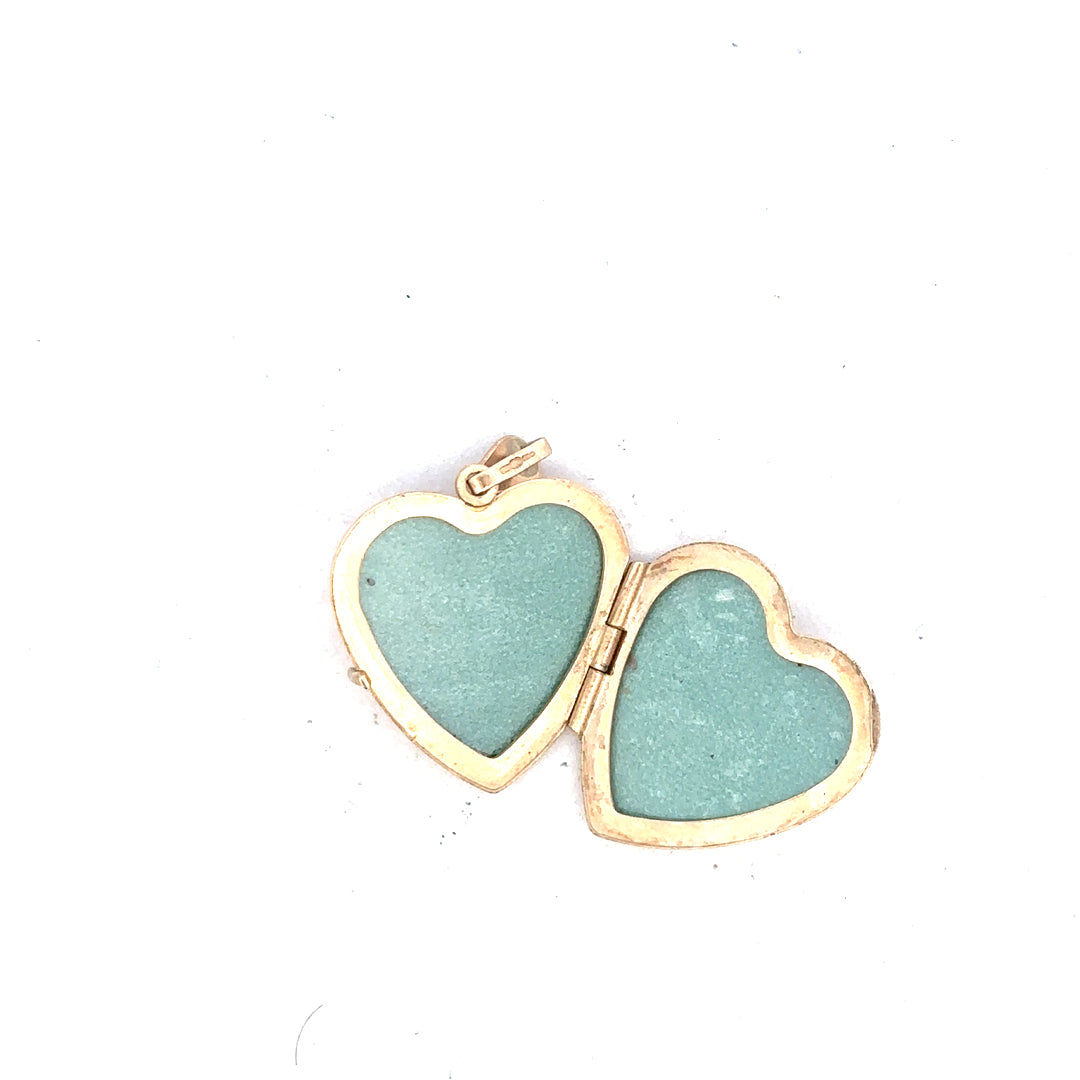 9ct yellow gold locket pendant, unbranded, weighing 2.5g, featuring a classic design with a polished finish.