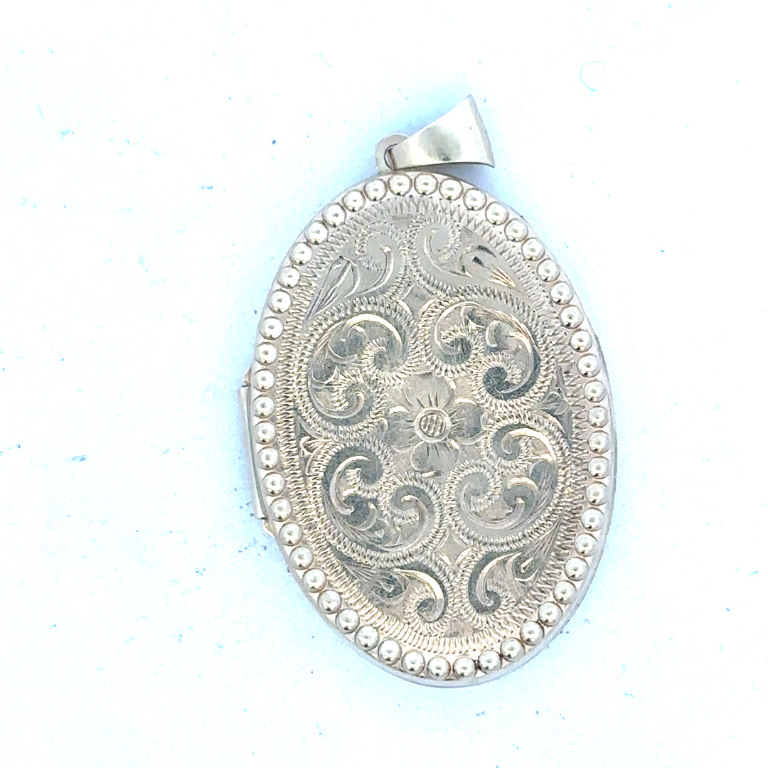 9ct yellow gold locket pendant, unbranded, weighing 6.3g, showcasing a polished, classic design with a secure bail attachment.