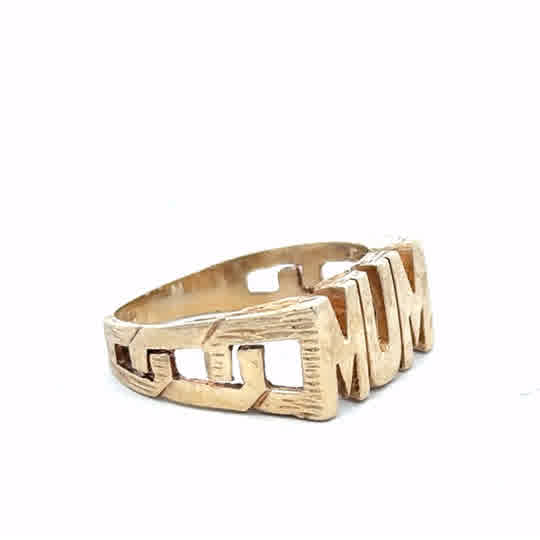 9ct yellow gold mum ring in size O1/2, featuring a simple band design, unbranded jewelry for special occasions.