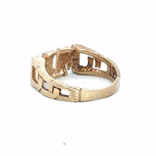 9ct yellow gold mum ring in size O1/2, featuring a simple and elegant design, suitable for special occasions or everyday wear.