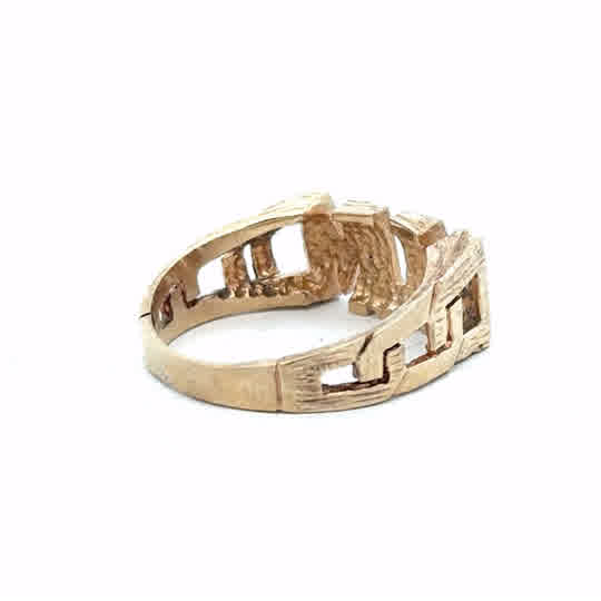 9ct yellow gold Mum ring size O1/2, unbranded gold ring with engraved design, shown on a plain background.